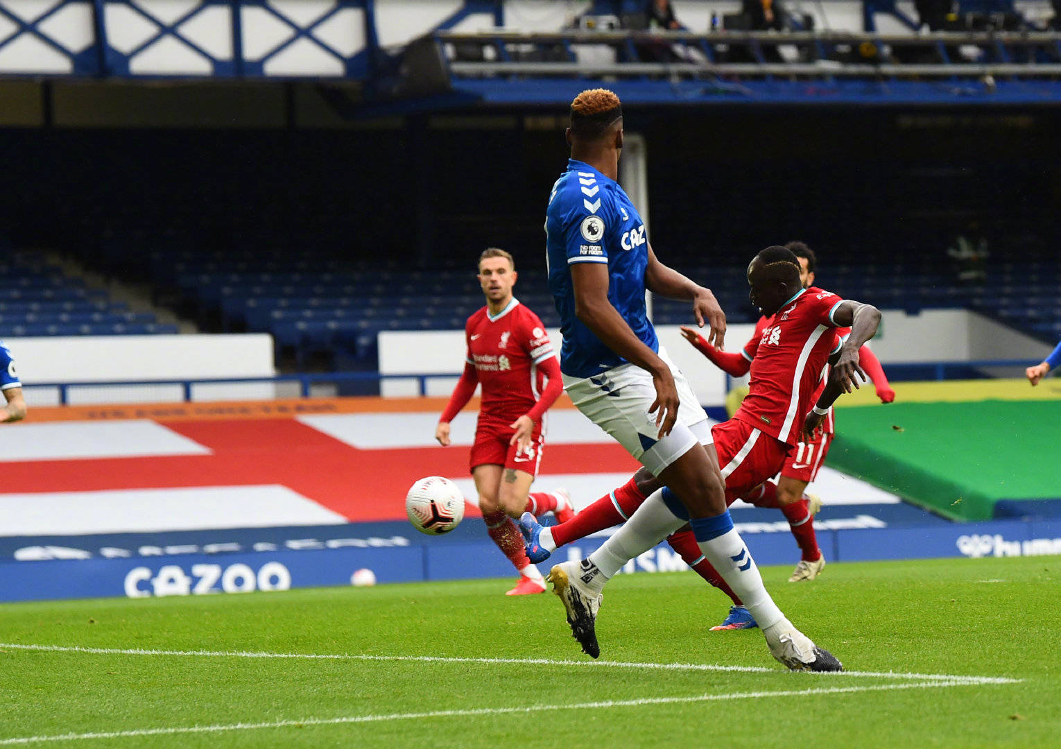 她在网前的 她在网前的